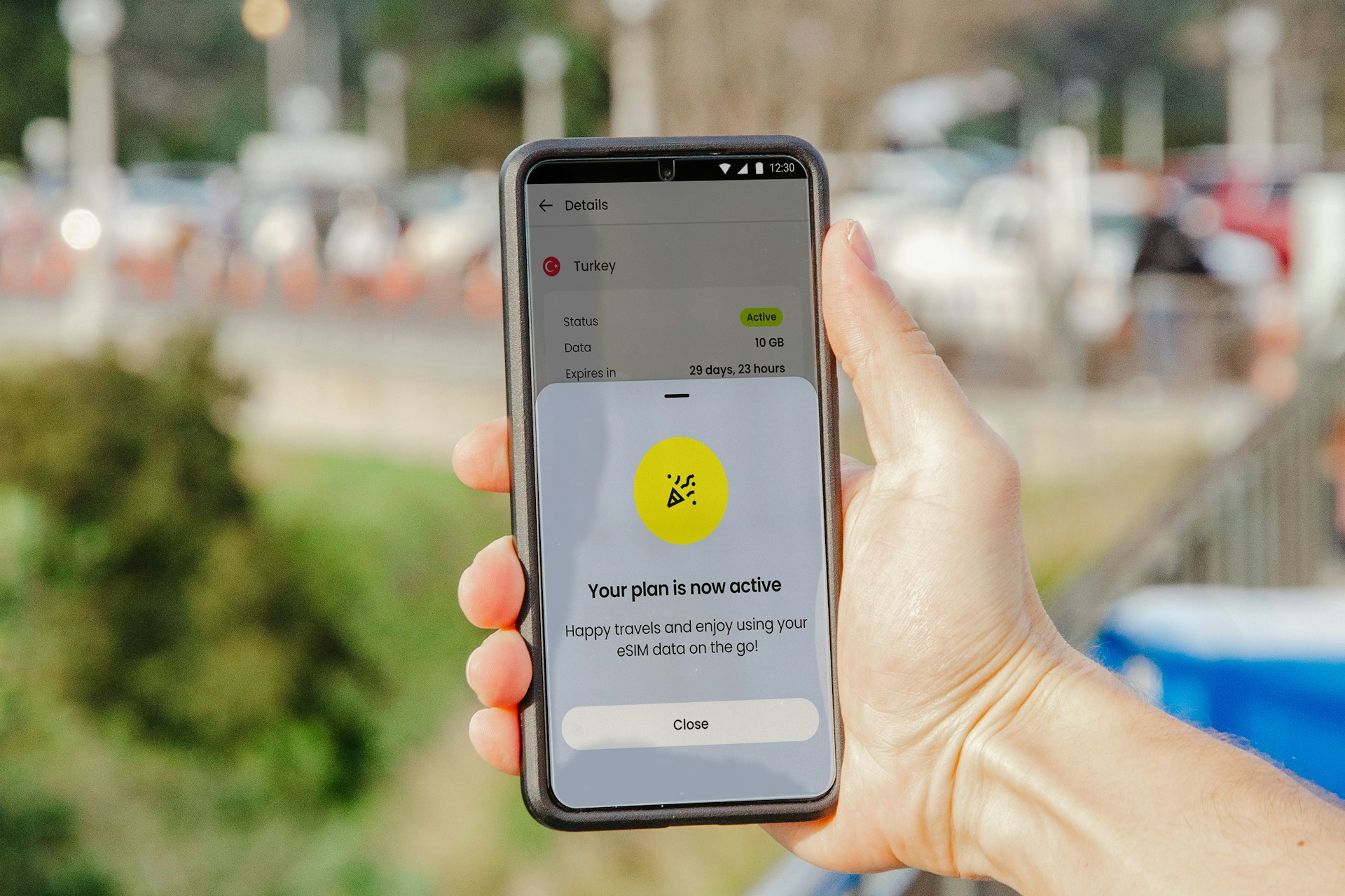 Showcasing the convenience of eSIM technology on a smartphone