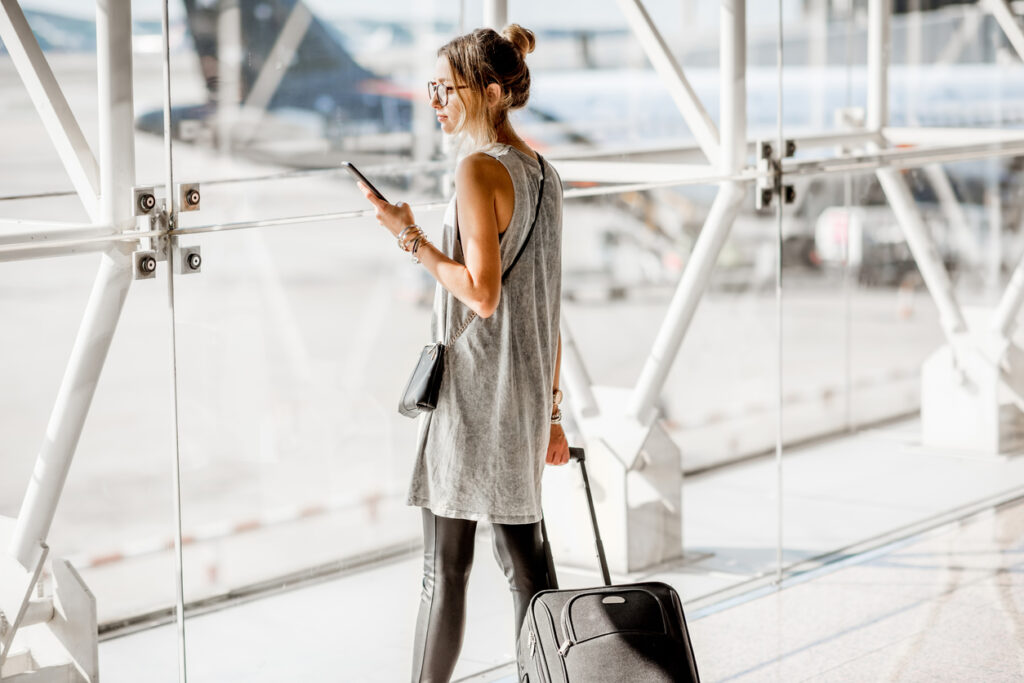 Summer travel airport outfit