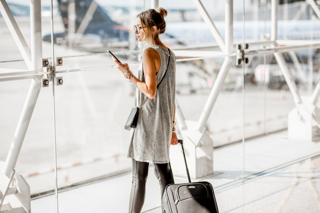 Summer travel airport outfit